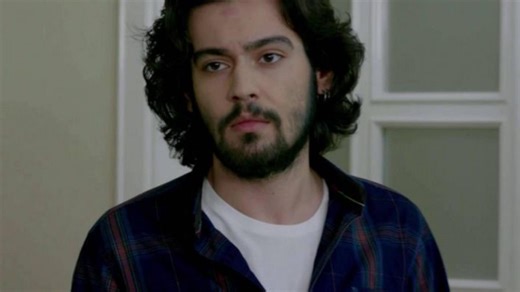 Elif 1152, 1153, 1154 streszczenie: Kiymet oświadcza Hümeyrze, że jej zmarły syn był jednocześnie synem Şevkiego. Şafak przeprasza Jülide za swoje zachowanie