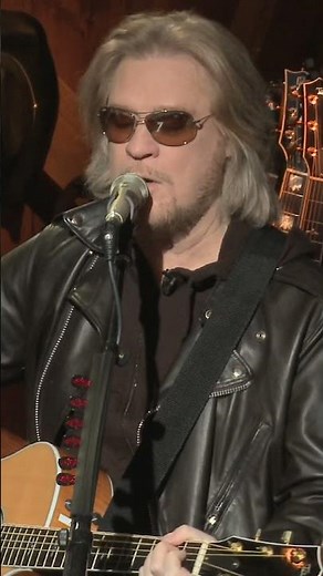 Daryl Hall & Guster - Satellite