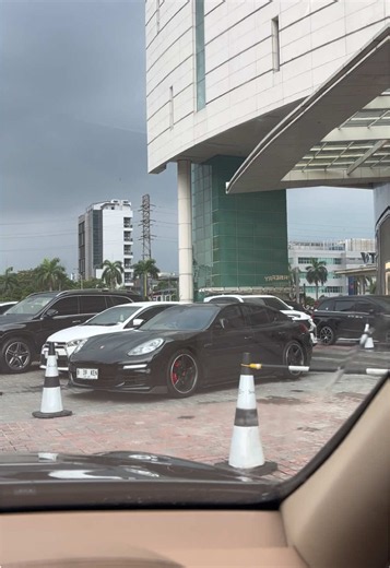 Porsche Carspotting: Weekend Valet POV