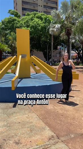 Monumento na Praça Antônio João em Dourados