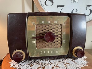 Vintage Zenith Tube Radio, Brown Bakelite With Gold Face, 1940's, AM, Tube, Bakelite Radio, WORKS, 13" B9-11-14 - Etsy
