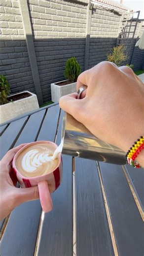 Perfect Rosetta Latte Art Pour #latteart #coffeelover #homebarista