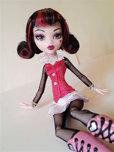 Draculaura Hairstyle Inspiration from Monster High