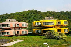 Sanzhi Pod City - How Superstition Led to a Ghost Town in Taiwan