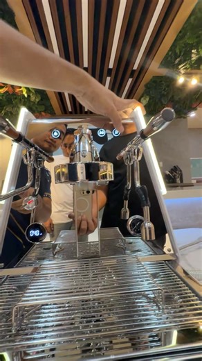 🔴 WE’RE LIVE NOW! Watch the BARISTA PREMIUM EST200 in action ☕⚡ Real shots. Real power. Real deals. Location :📍FLC HERNAN CORTES ST.SUBANGDAKU MANDAUE CITY CEBU Message us : KAPEMART CEBU | Kapemart Cebu