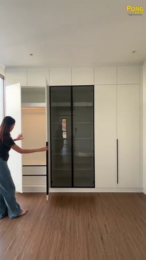✨ เปลี่ยนทุกมุมห้องให้กลายเป็น Luxury Closet ✨ ตู้เสื้อผ้า Fit in ดีไซน์เต็มผนัง เรียบหรู สะอาดตา สไตล์โมเดิร์น 🤍 🔹 หน้าบานสีขาวคลีน ตัดกับมือจับสีดำ แบบมีคลาส 🔹 กระจกชาดำ เพิ่มมิติและความหรูในตัวเดียว 🔹 ฟังก์ชันจัดเก็บครบ แขวน พับ ลิ้นชัก แยกเป็นสัดส่วน 🔹 ไฟ LED ภายใน เปิดใช้งานสะดวก เห็นชัดทุกมุม 🔹 ดีไซน์เข้ามุม ใช้พื้นที่ได้คุ้มทุกเซนติเมตร 🙏ขอบคุณ คุณMiew สมุทรปราการ🙏 📌แถมฟรีไฟ LED 📌แถมฟรีไม้ปิดตู้ด้านบนและด้านข้าง 📌ฟรีวัดพื้นที่และประเมินราคา 📌ฟรีค่าติดตั้ง 🕹️สนใจทักสอบถามประเม