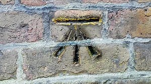 [中英熟肉] 为何这个符号在英国随处可见却鲜为人知？ | Chris Spargo