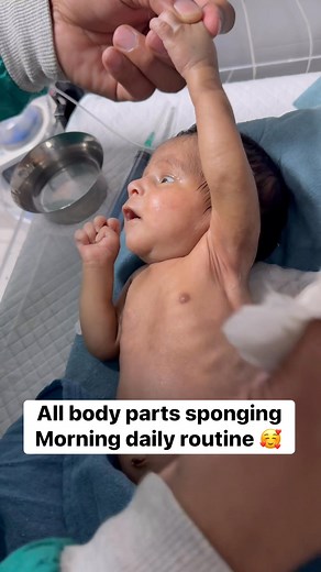 Kickstart your baby's day with a refreshing morning sponging routine that sets the tone for a wonderful day ahead #nicucare #baby #cutebaby #newborn #docter #afterbirth #fblifestyle | Inderpal Yadav