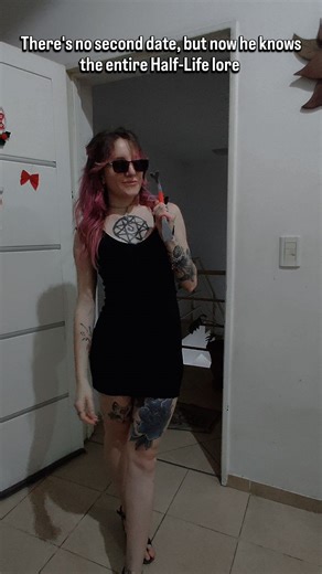 Lady Volpi on Instagram: "And the entire sound effects library 😔🙌🏻 . . . #halflife #halflifememes #halflife2 #halflife3 #halflifesfx #videogames #videojuegos #games #funny #funnymemes #funnyvideos #memes #wtfmemes #wtfvideos #brokenhumor #valvememes #valve #shitpost #shitposting #halflifememe #gamergirl"