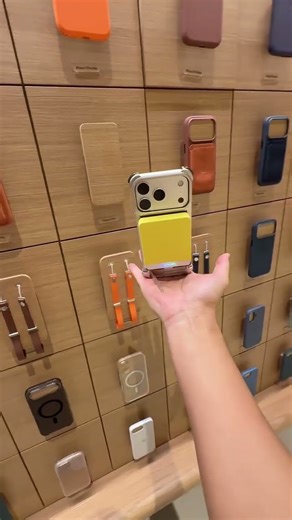 Metal and genuine leather splicing design, frameless design, #iphone17promax