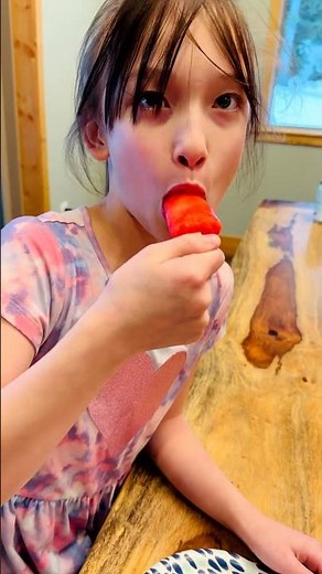 OMG! This Cute Girl is Eating a Popsicle and It's So Satisfying! 🍭#shorts #popsicle #cute #cutegirls