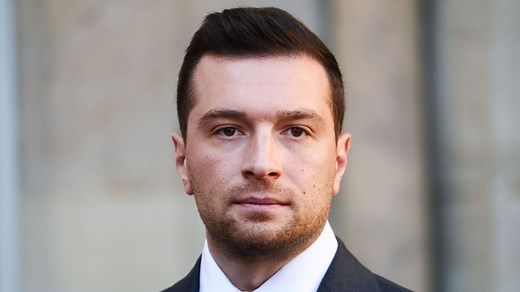 Jordan Bardella : son père très inquiet de son "coming out" auprès de Karine Le Marchand, "C’est dangereux !"