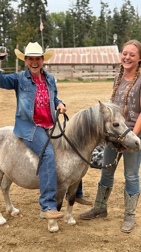 It’s that time of year when the weather turns cold and we start dreaming of those warm summer days. I’m already dreaming about all the fun next summer will hold. Christmas is right around the corner have you considered giving the gift of an experience rather than things? Well if you have consider a guest/dude ranch stay for yourself or family. There are some really great ranch’s out there (ours being one I’m especially fond of). You’ll find great people, good food, cozy stays, pretty horses and