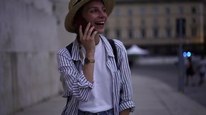 「Slow Motion Positive Female Tourist Communicating」の動画素材（ロイヤリティフリー）1033020236 | Shutterstock