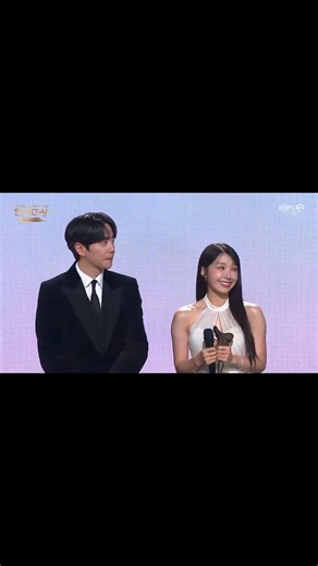 Apink (에이핑크) Türkiye 🇹🇷 on Instagram: "Jeong Eun Ji ve Lee Jun Young, "Pump Up The Healthy Love" dizisi ile "Best Couple" ödülünü kazandılar! 🎉😍 [ENG] Jeong Eun Ji and Lee Jun Young won the "Best Couple" award for their role in the drama "Pump Up The Healthy Love"! 🎉😍"