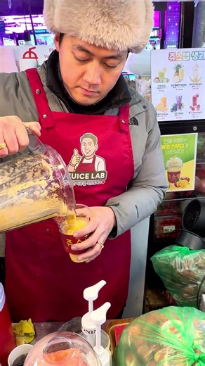 Fresh Fruit Juice Master in Korea! 🍊🍇 #StreetFood #smoothie #shortvideo