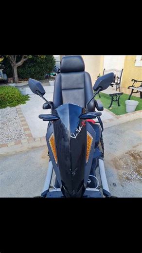 A vendre! scooter PMR Heartway s12x vita :1500€ (prix d'achat : 5500€) en bon état à voir sur Sallèles d'Aude Suite à mon déménagement et aussi à l'évolution de la maladie, je me sépare à contre coeur de mon scooter vitesse réglaple 10 ou 15 km/h siège pivotant pour faciliter l'accès arceaux à l'arrière (pas sur les photos) autonomie : 40 km | Maladie de Charcot "la vie continue" Mika
