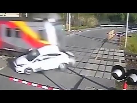 *NEW* deadly car crash compilation | fatal crashes - May 2021