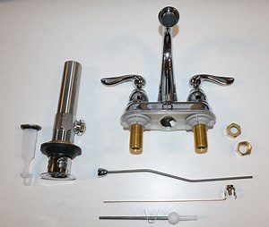 Delta B2596LF Windemere 2-Handle Centerset Lavatory Faucet