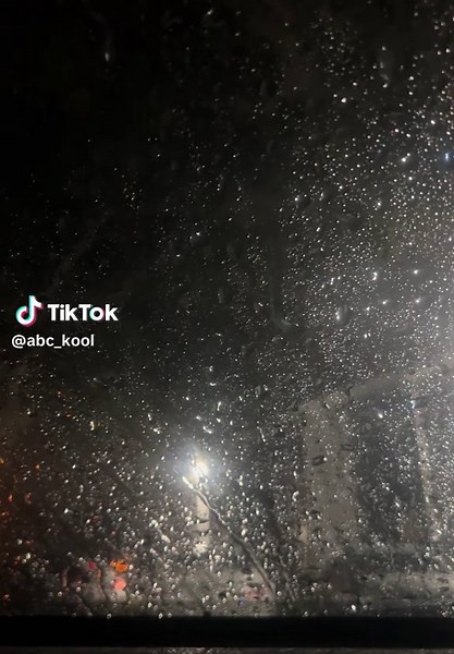 It’s Been Raining So Much In Florida We Have Enough For Yall Since It Never Rains In Southern California. Instead Of Going With Tony Toni Tone I Decided To Go With “In The Rain”. Some Of You May Have Heard The Keith Sweat Version Bit This Here Is The Dramatics. #AnotherRainyNight #TheDramtics #KeithSweat #FloridaWeather #Rain #R&B #Soul #TheQuietStorm #Rythm&Blues #1971 #1987 #70s #80s #Vibe