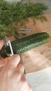Hölskykurkut eli mummon kurkut ovat klassikko! Kurkut pikapikkelöityvät jo kymmenessä minuutissa ja säilyvät jääkaapissa muutaman päivän. 😋 | Satokausikalenteri