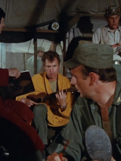 Best scene from M*A*S*H 4077 - Comedy of War 70-80s #MASH #mash4077 #4077 #War #WWI #oldwar #Comedy | Join us: https://www.facebook.com/groups/772465791028529 . | Mash 4077 Series