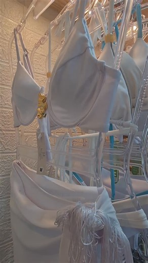 FDL BEACHWEAR | BIQUINIS & CROCHÊ on Instagram: "A arara perfeita existe e podemos provar✨️ Por aqui você já sai prontaaaaa! Centro Fashion Fortaleza Rua Dom Pedro I, 1200 Setor verde"