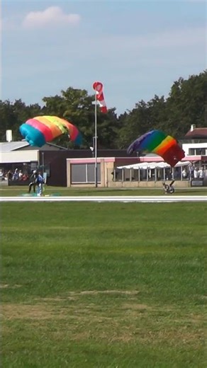 Seppe Breda international airport airshow parachute landings failed