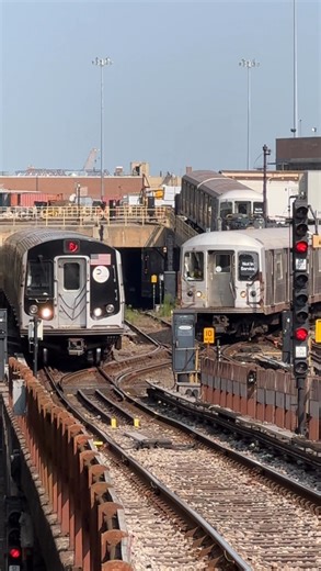 In-Service R160 R Train & R42 “Garbage Collector” Train Meet at The West End Line #NYCSubway #NYC #MTA #NewYorkCitySubway #LIRR #SubwayTrain #NYCTransit You can now buy me a coffee: https://bmc.link/NYCSubwayLife | NYC Subway Life