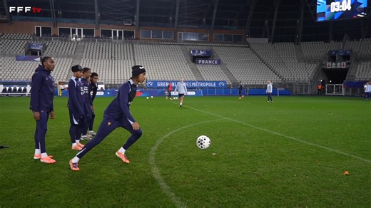 Dernier match de l'année pour nos Espoirs ce soir ! Les Bleuets affrontent les Îles Féroé 🇫🇴 à 21h00 à Grenoble 💪 RDV sur les chaînes YouTube et Twitch de Zack Nani pour suivre le match en direct 📺 | Équipe de France de Football