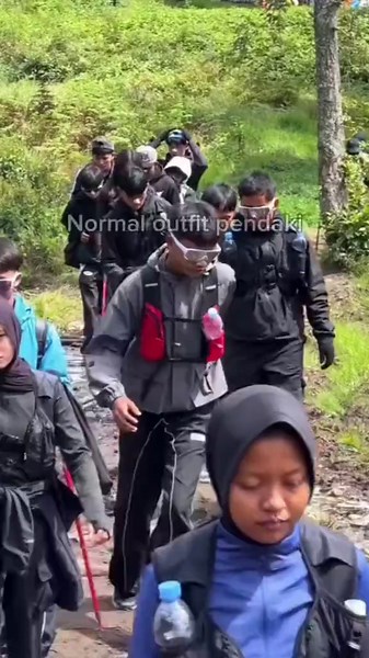Outfit Naik Gunung Cowok: Baju, Celana Pendaki yang Nyaman