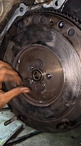 131K views · 1.1K reactions | install pilot bearing plywheel #reels #mitsubishi #automotive #engineering | Andri Irawan | Facebook