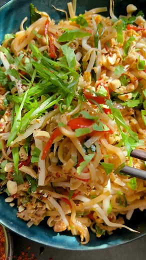 30 Minute Garlic Butter Chicken Pad Thai Recipe