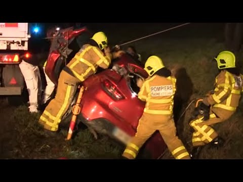 Head-on collision between a truck and a car… Firefighters respond
