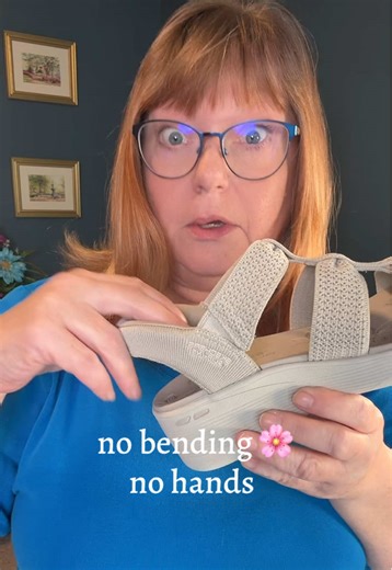 Skechers wedge sandals are slip-ins in fun colors and wide widths! #skechers #widewidths #tiktokshopcreatorpicks #widefootfriendly