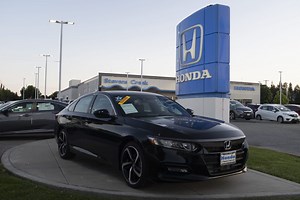 The 2021 Honda Accord Has 1 Big Advantage Over the Subaru Legacy