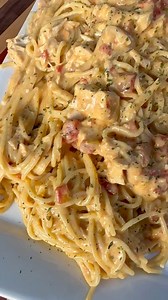 Crockpot Chicken Spaghetti is an easy dinner recipe the whole family loves! | Cookinginthemidwest