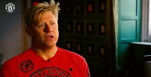 Teddy Sheringham: "He was the world's number one." Ole Gunnar Solskjaer: "I was just happy I didn't play against him." Nicky Butt: "He was a man mountain back there." P E T E R S C H M E I C H E L 🌟 | Manchester United