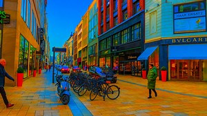 Hamburg Walking Tour – Spring Streets and City Life Germany