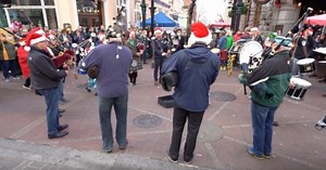 Tear-jerking bagpipe flashmob caught on camera