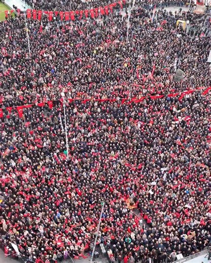 Özgür Özel on Instagram: "Yoksulluğu yönetmeyeceğiz, yoksulluğu yok edeceğiz. Güvencesizliğe, haksızlığa, eşitsizliğe son vereceğiz. Bu ülkede kimseyi bir avuç insanın hesabına terk etmeyeceğiz. 76’ncı eylemimizde, Edirne’den iktidar yürüyüşümüzü büyütüyoruz. 20 Aralık Cumartesi | 13.30 | Edirne Saraçlar Caddesi"