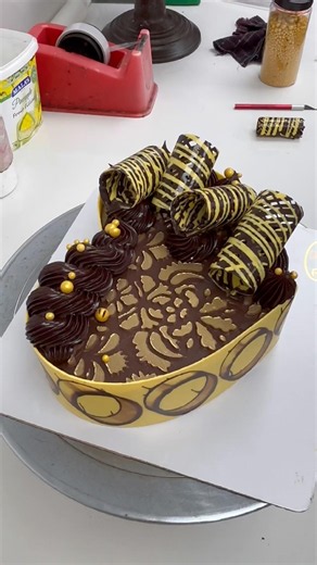 Amazing chocolate heart shape cake decorating ideas #heartshape #chocolateheart #birthdaycake
