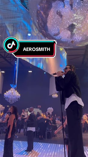 The biggest wedding production we’ve ever seen 🤯 and the most incredible day for Piet and Carmen’s wedding in Belgium. • • #bride #weddingday #aerosmith #cover #soul