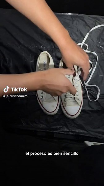 Truco para limpiar tus tenis blancos de tela como nuevos