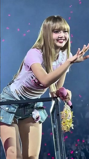 LISA and her little LABUBU sidekick—iconic duo | Day3 Singapore #blackpink #lisa #lalisa