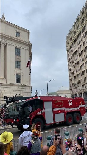 Powerful Fire Truck - Air Force’s Aircraft Rescue Fire Fighting (ARFF) Vehicle! #firefighter