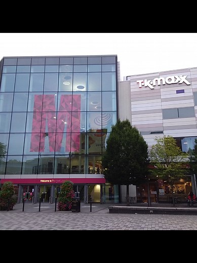 Exploring Luton: A Journey Through Memories and Aesthetics