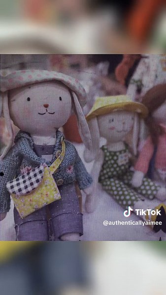 If you haven’t heard of Minki Kim before, let me introduce you to her adorable line of patterns, fabric, labels and more. Each thing in her booth is cuter than the last. I did some damage here and I do t regret it at all! #minkikimpattern #quilting #sewing #internationalquiltfestival #supportsmallbusiness