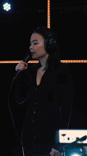 Mitski Live Performance of 'My Love Mine All Mine' at 3FM Box 2023