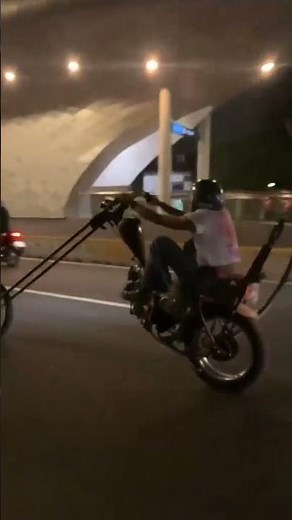 “Insane Harley Davidson Chopper Ride with Epic Rock Sound 🎸”